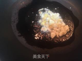 家常菜—豌豆炒墨鱼的做法步骤：4