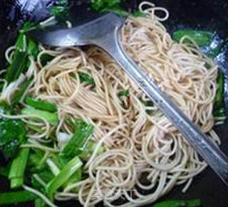 瘦肉丝大蒜炒面的做法步骤：9