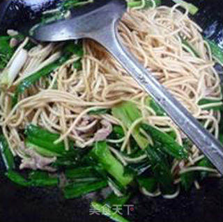 瘦肉丝大蒜炒面的做法步骤：10