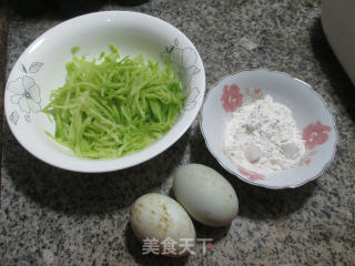 青萝卜鸭蛋饼的做法步骤：1