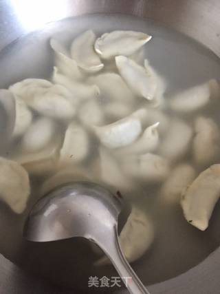 煮冻饺的小炒招的做法步骤：4