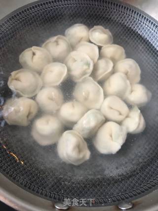 烫面元宝鲜虾饺的做法步骤：18