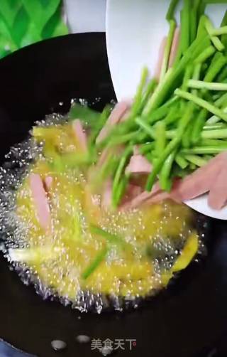 蒜薹烧土豆条的做法步骤：4