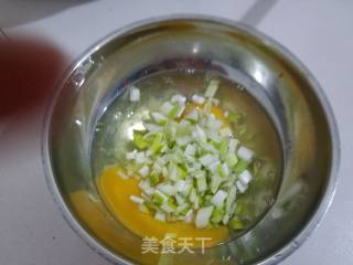 “家乡美食”葱香玉米煎蛋的做法步骤：1
