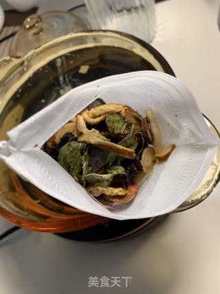 消油解腻饮品：酸梅汤的做法步骤：3