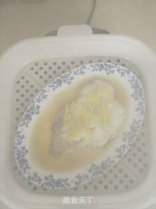 宴客菜肴一一清蒸鳕鱼的做法步骤：3