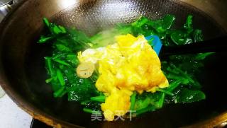 鸡蛋炒菠菜的做法步骤：7
