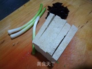 红烧豆腐的做法步骤：1