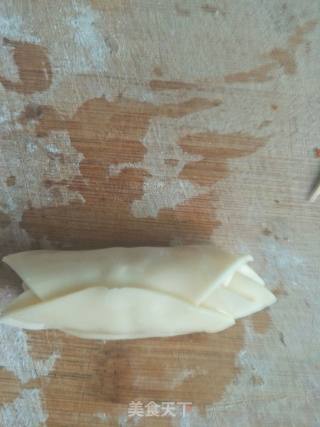 饺子皮花的做法步骤：6