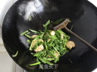 韭菜炒虾仁的做法步骤：12
