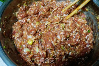 牛肉大葱馅饺子的做法步骤：2