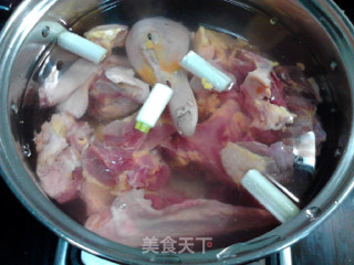 酸萝卜老鸭汤的做法步骤：4