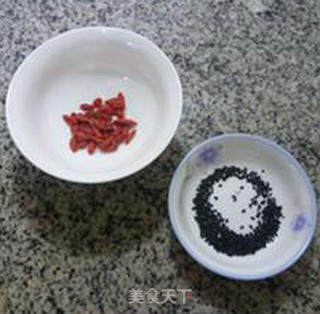 枸杞黑芝麻糯米汤果的做法步骤：2