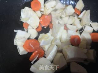 红烧冬笋焖腊鸡腿的做法步骤：3