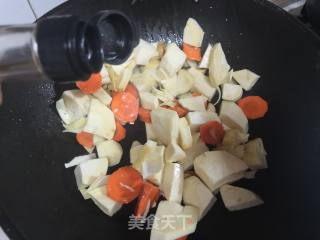红烧冬笋焖腊鸡腿的做法步骤：4