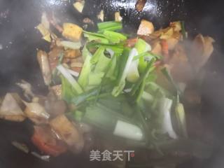 红烧冬笋焖腊鸡腿的做法步骤：13