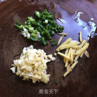 红烧海鱼的做法步骤：2