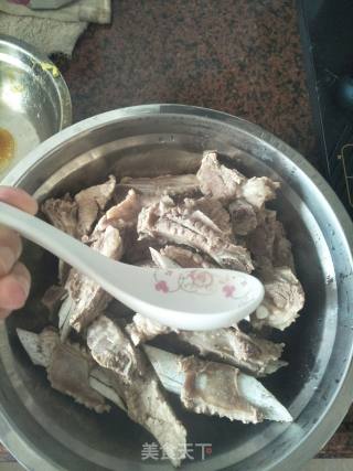 糖醋排骨的做法步骤：2