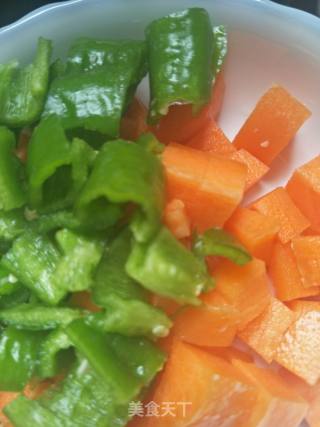 腊肉炒饭的做法步骤：2