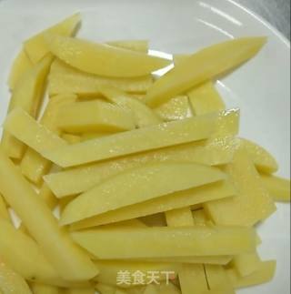 酱香土豆条的做法步骤：2