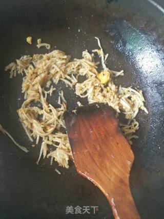 咸蛋黄炒藕丝的做法步骤：9