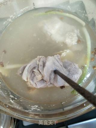 酸辣口水鸡的做法步骤：3