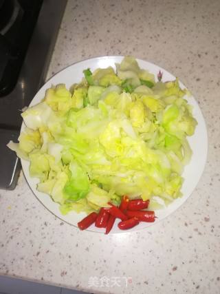 酸辣卷心菜的做法步骤：2