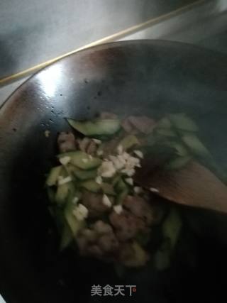 黄瓜片炒肉的做法步骤：7
