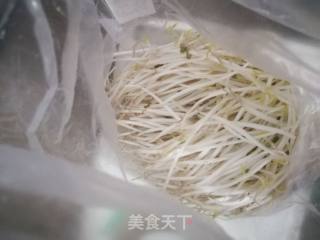 *团圆饭*炒豆芽的做法步骤：1