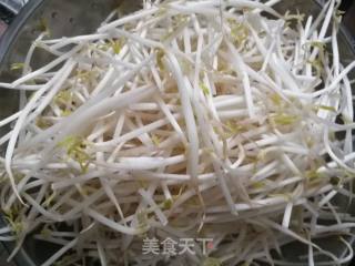 *团圆饭*炒豆芽的做法步骤：2