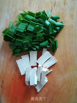 青蒜炒豆腐的做法步骤：2