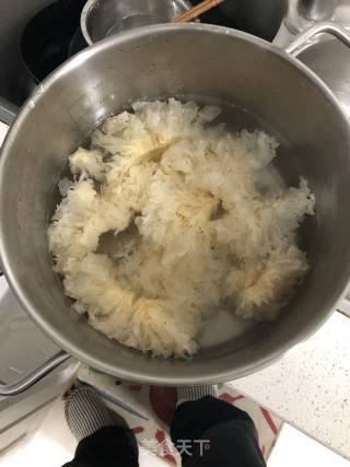 银耳羹的做法步骤：2