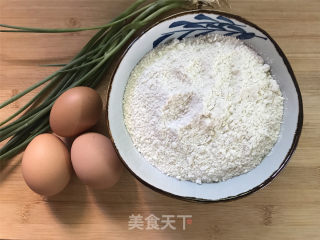 葱香鸡蛋煎饼的做法步骤：1