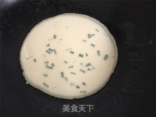 葱香鸡蛋煎饼的做法步骤：5