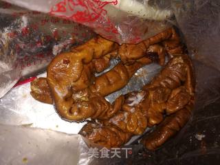 早餐，大饼加肥肠湖南剁椒酱菜的做法步骤：1