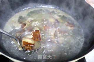 腊猪脸蒸芋头的做法步骤：3