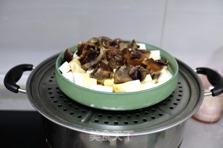 腊猪脸蒸芋头的做法步骤：6