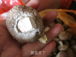 晒香菇干的做法步骤：2