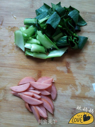 馄饨皮片汤的做法步骤：2