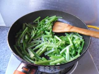 白菜条炒芹菜的做法步骤：6