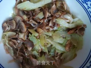 草菇炒西芹的做法步骤：5