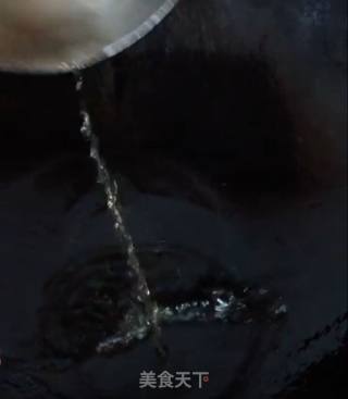 腊肉炒青红椒的做法步骤：3