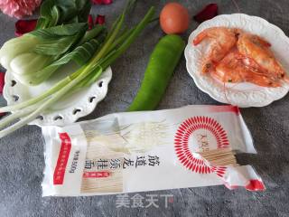 团圆饭~初七的鲜虾面的做法步骤：1