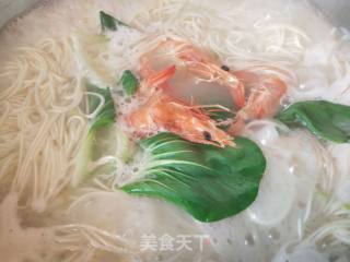 团圆饭~初七的鲜虾面的做法步骤：5