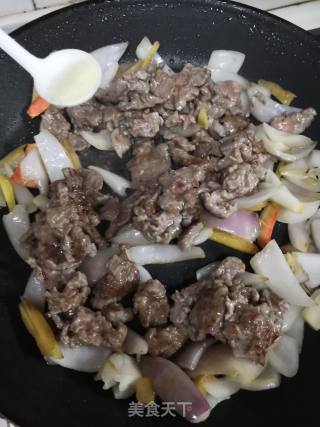 孜然洋葱炒牛肉的做法步骤：5