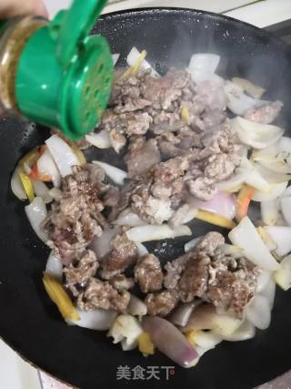 孜然洋葱炒牛肉的做法步骤：6