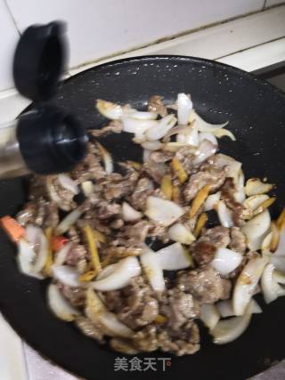 孜然洋葱炒牛肉的做法步骤：7