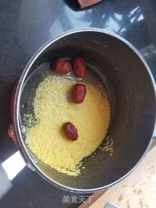 山药红枣小米粥的做法步骤：2