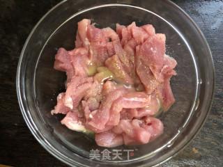 糖醋里脊的做法步骤：2