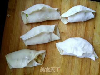 白菜猪肉锅贴的做法步骤：13